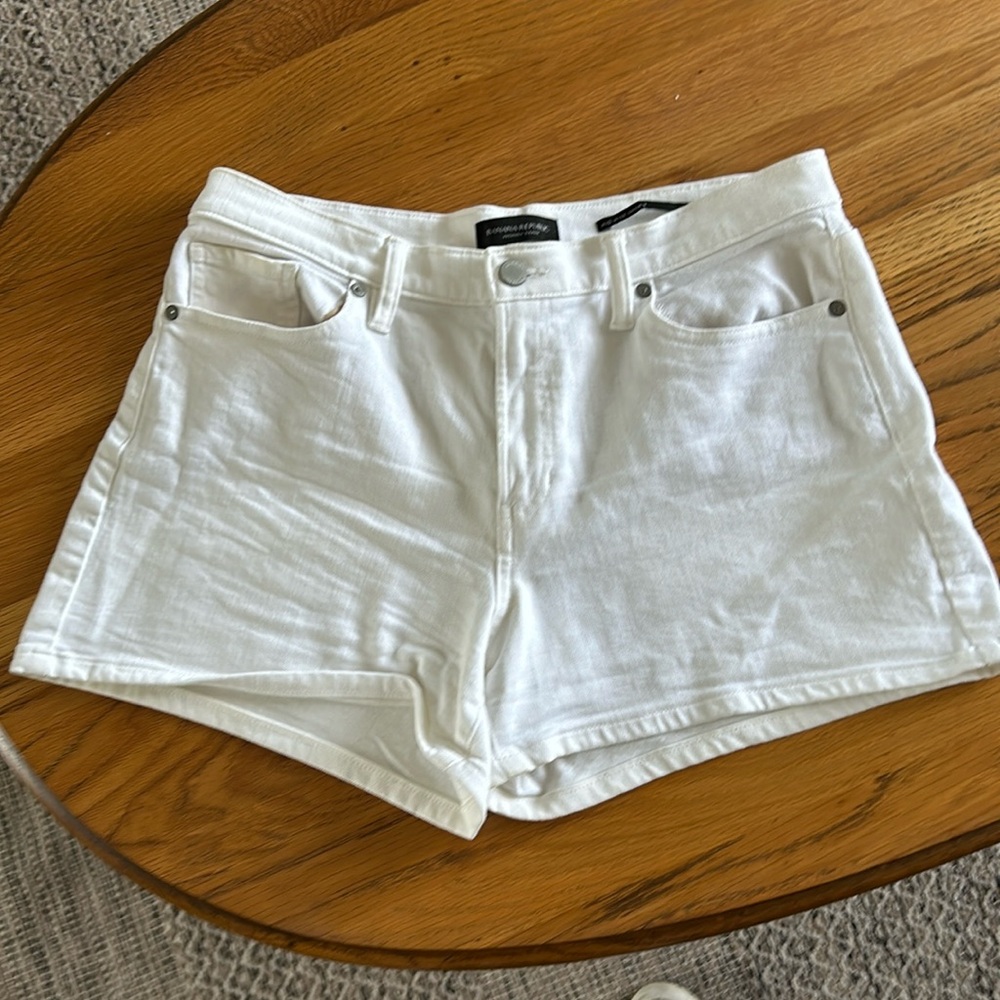 Banana Republic mid rise shorts size 10